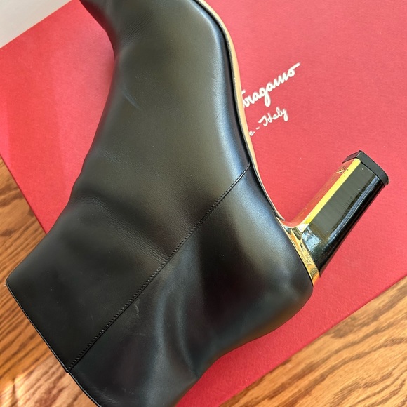 Salvatore Ferragamo boots in great used condition, worn once, size 9.5 - Picture 4 of 6